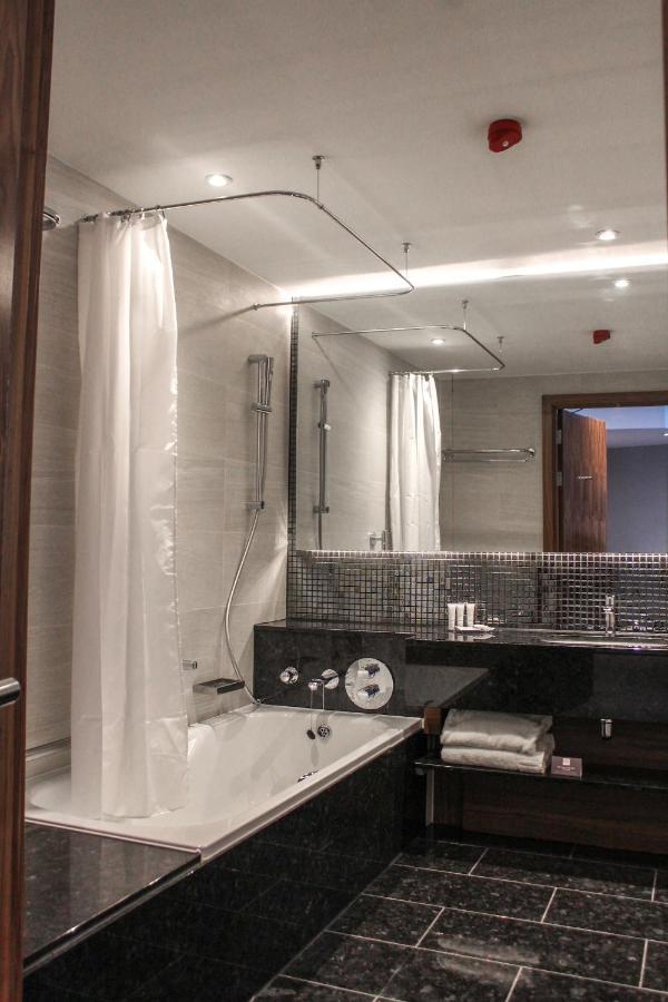 Crowne Plaza London Heathrow T4 By Ihg Hotel Hillingdon Bagian luar foto