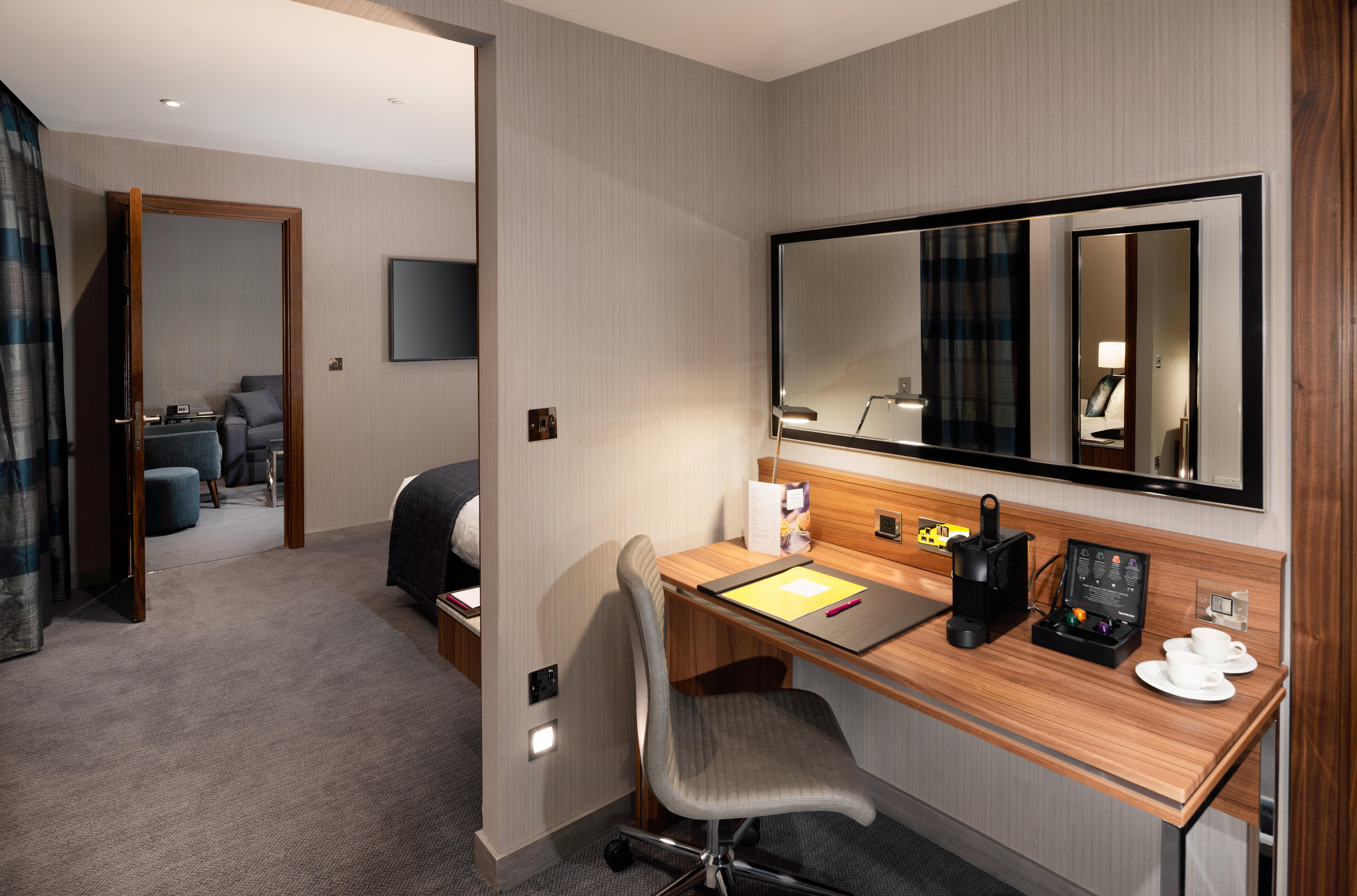Crowne Plaza London Heathrow T4 By Ihg Hotel Hillingdon Bagian luar foto