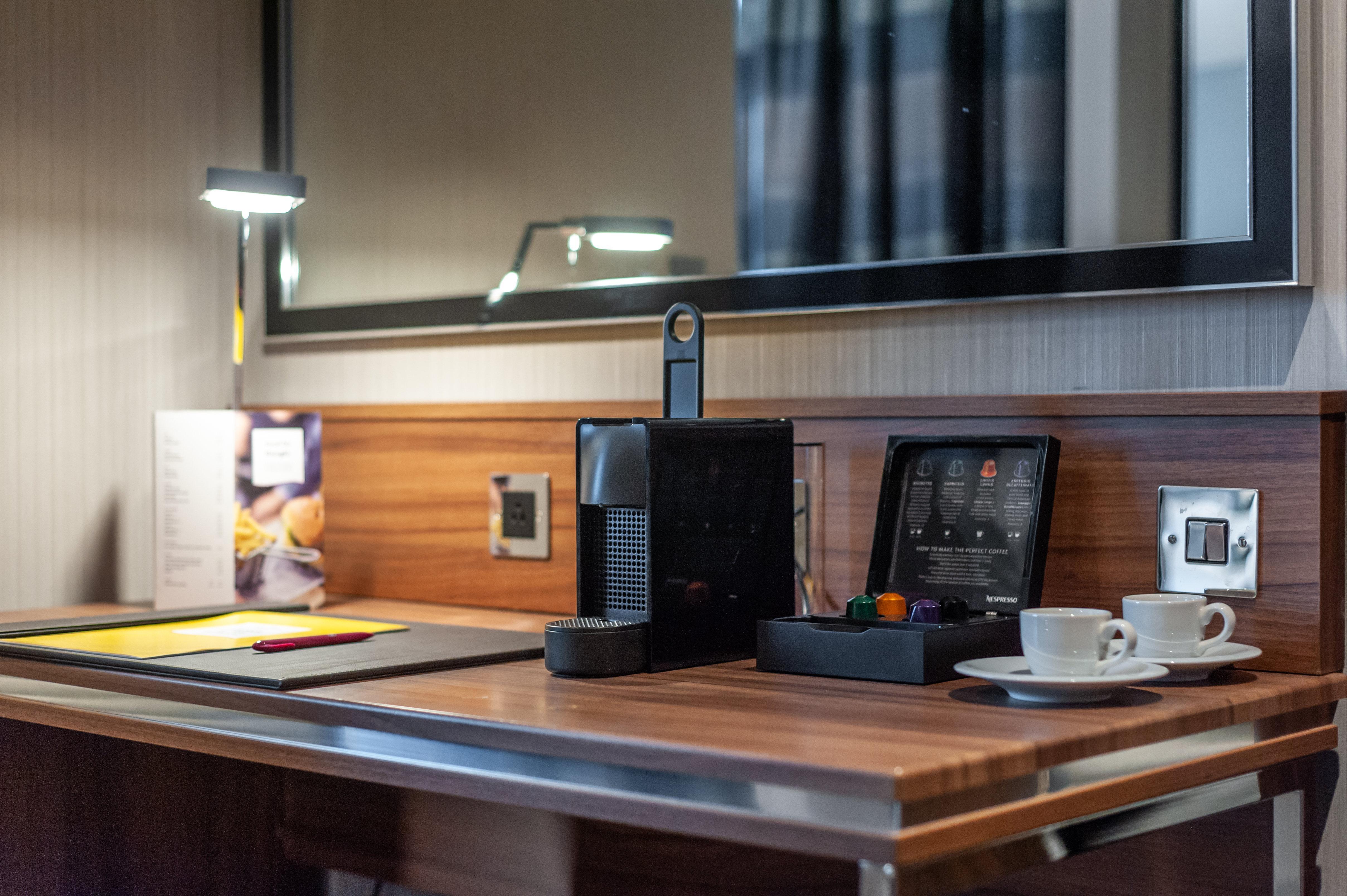 Crowne Plaza London Heathrow T4 By Ihg Hotel Hillingdon Bagian luar foto