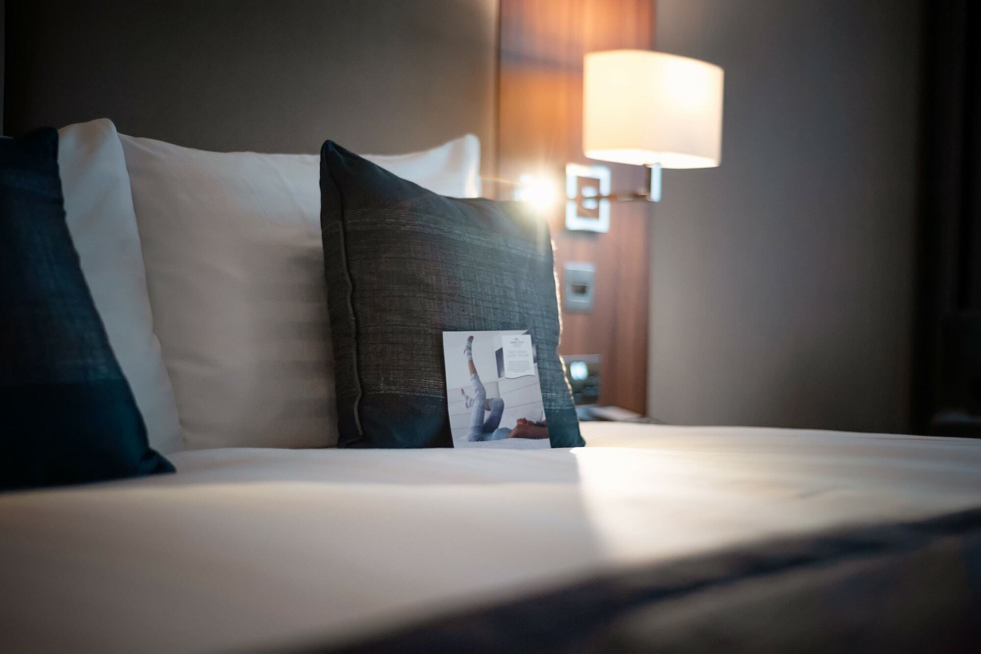 Crowne Plaza London Heathrow T4 By Ihg Hotel Hillingdon Bagian luar foto