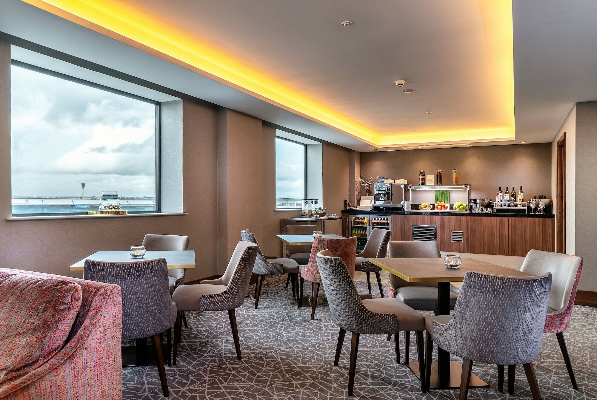 Crowne Plaza London Heathrow T4 By Ihg Hotel Hillingdon Bagian luar foto