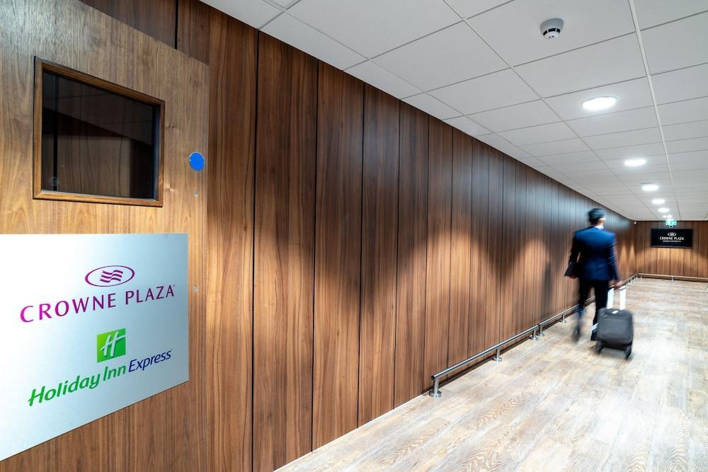 Crowne Plaza London Heathrow T4 By Ihg Hotel Hillingdon Bagian luar foto